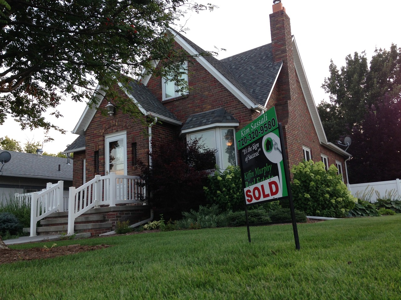 Make Your House Easier To Sell by following these home improvement tips Make Your House Easier To Sell by following these home improvement tips