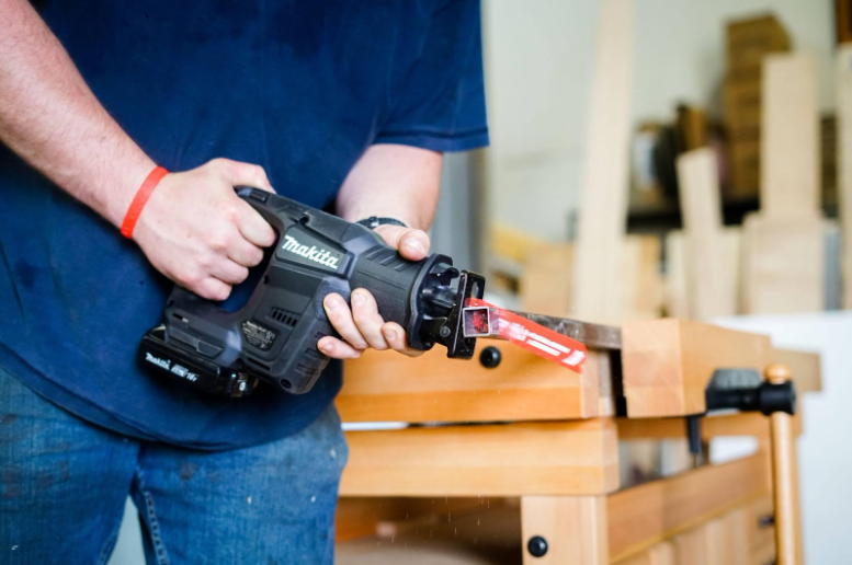 Makita reciprocating saw - All Peers